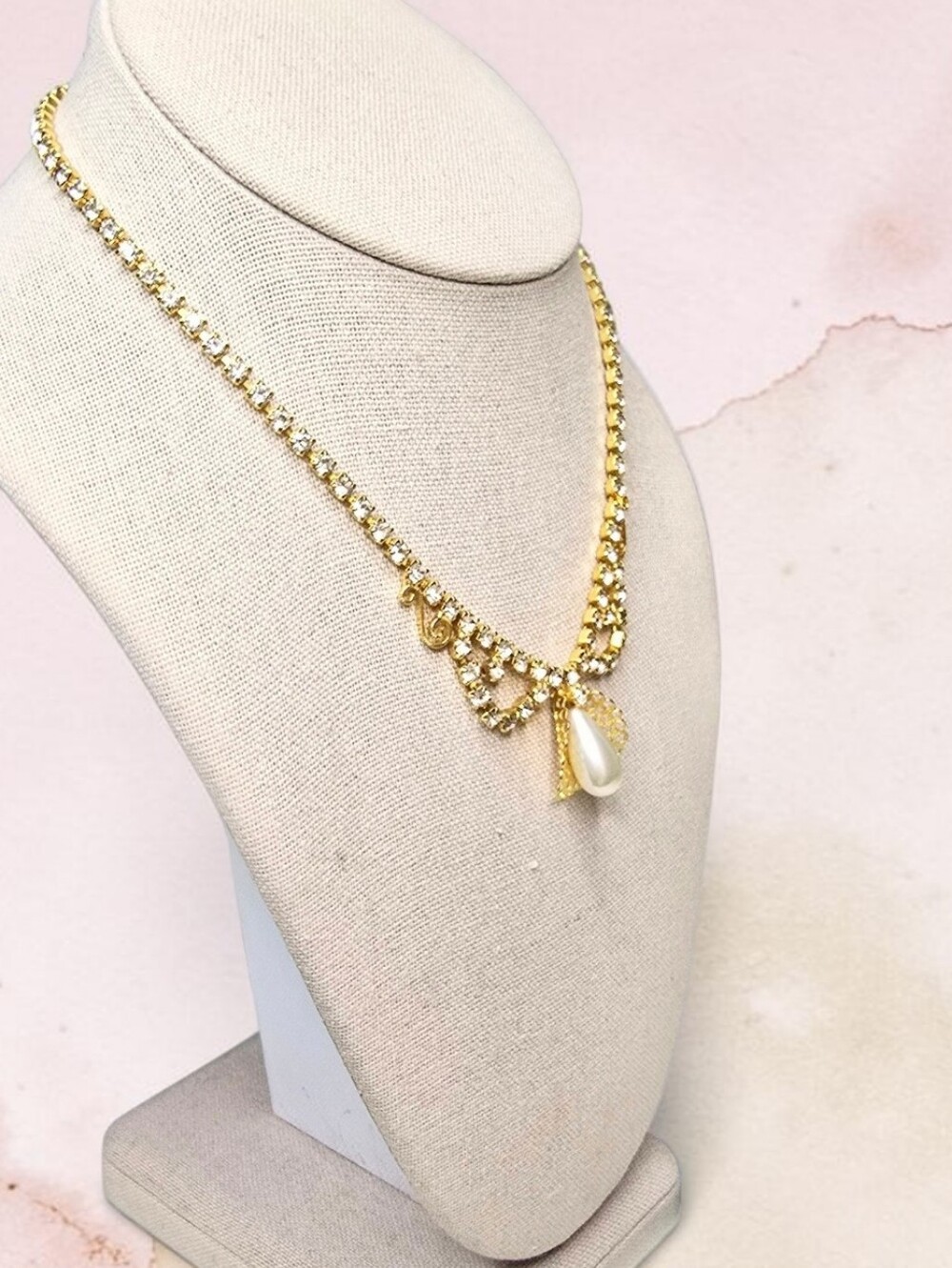Vintage Gold Tone Rhinestone W/Faux Pearl Filigree Pendant Necklace - Picture 3 of 5